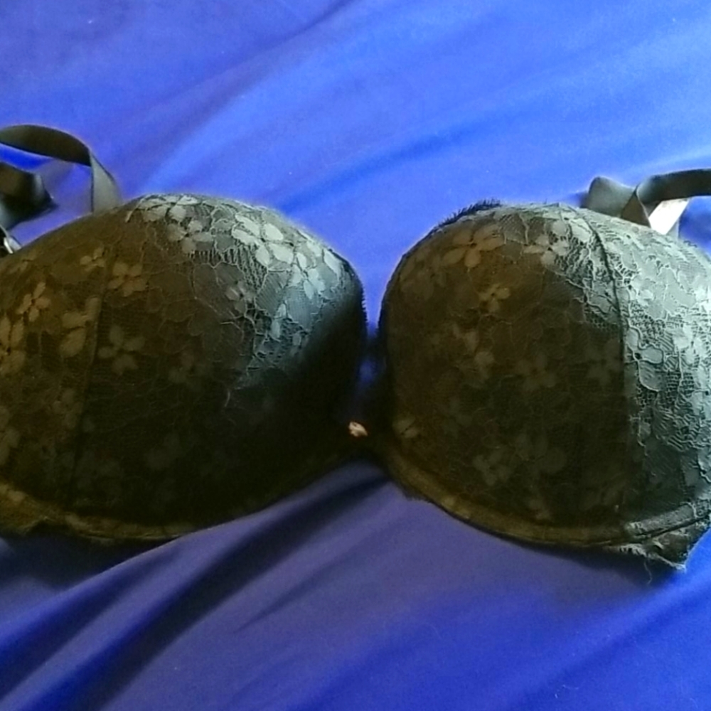 Black Victoria's secret push up bra